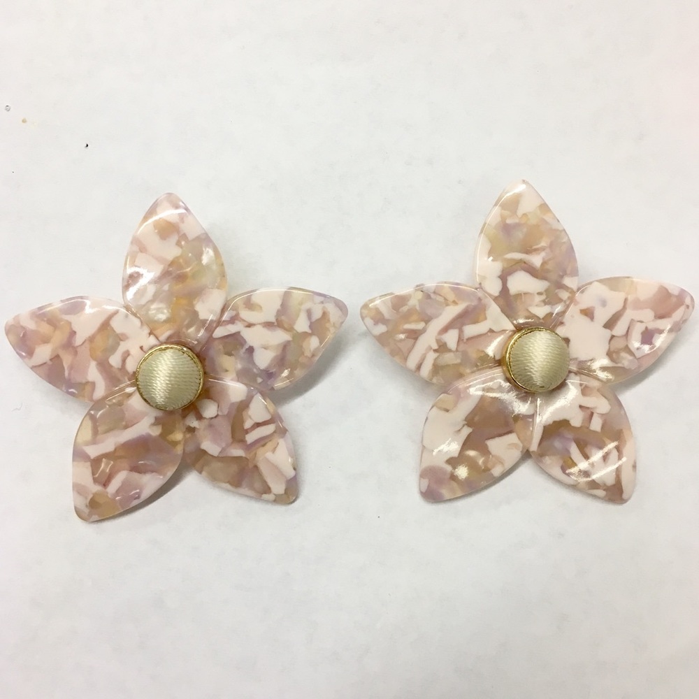 🌸 Baublebar Amariella Flower Resin Earrings